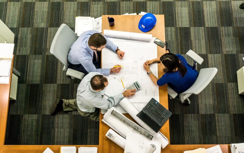 table round with people