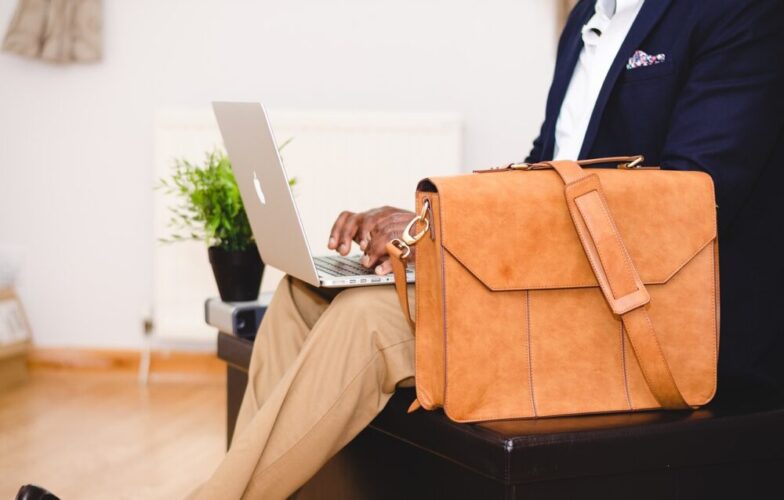 woman working in laptop